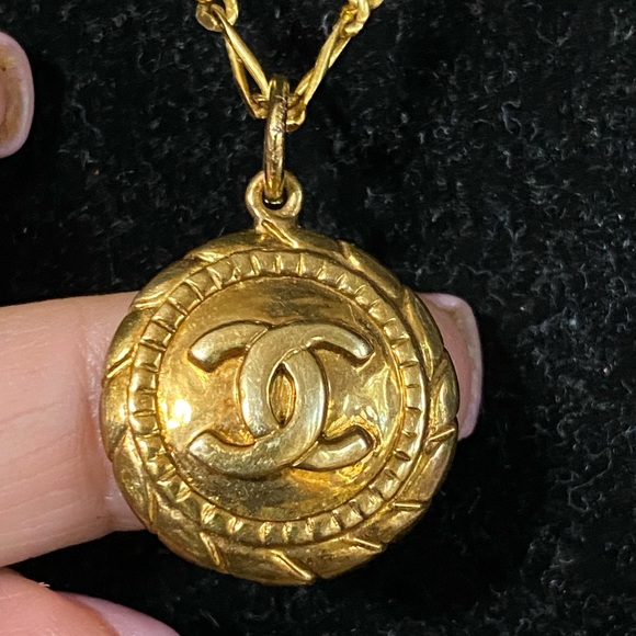 CHANEL NECKLACE 16” - Picture 2 of 6